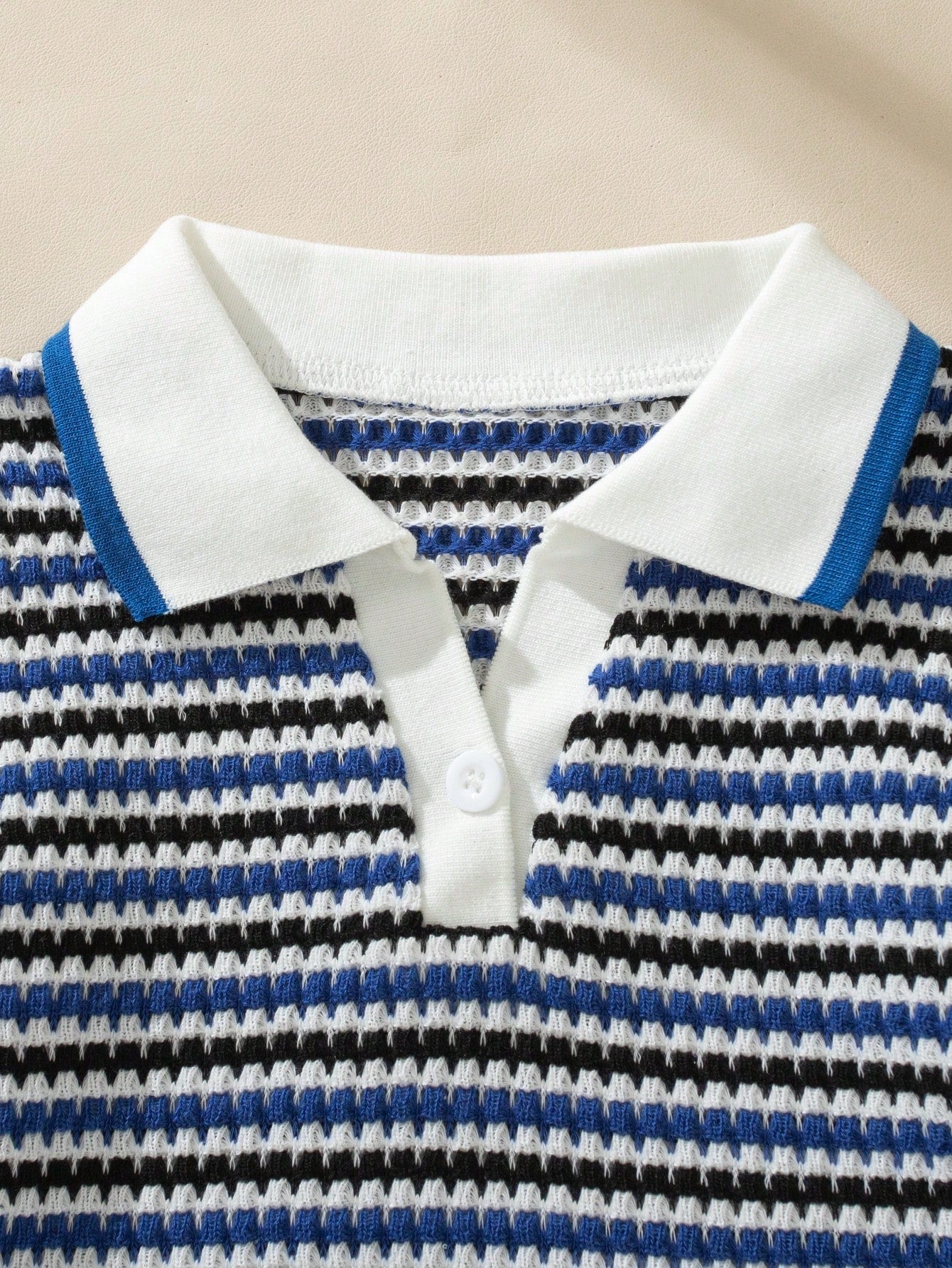 Ensemble pour petit garçon Souflis avec col en V et revers, rayures abricot, bleues et blanches