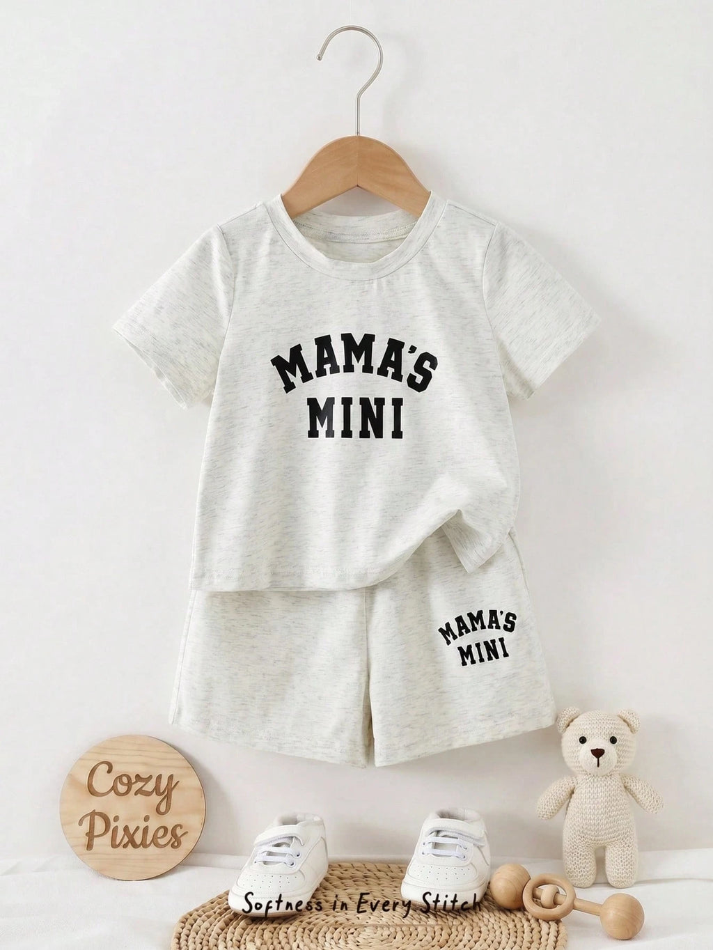 Ensemble 2 pièces unisexe T-shirt et short gris à motif lettres Bambinoo x Cozy Pixies pour bébé