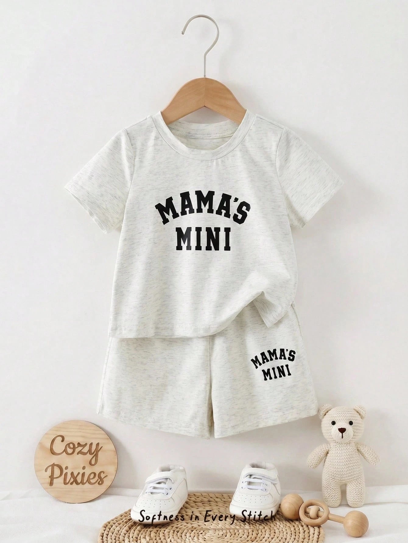 Ensemble 2 pièces unisexe T-shirt et short gris à motif lettres Bambinoo x Cozy Pixies pour bébé