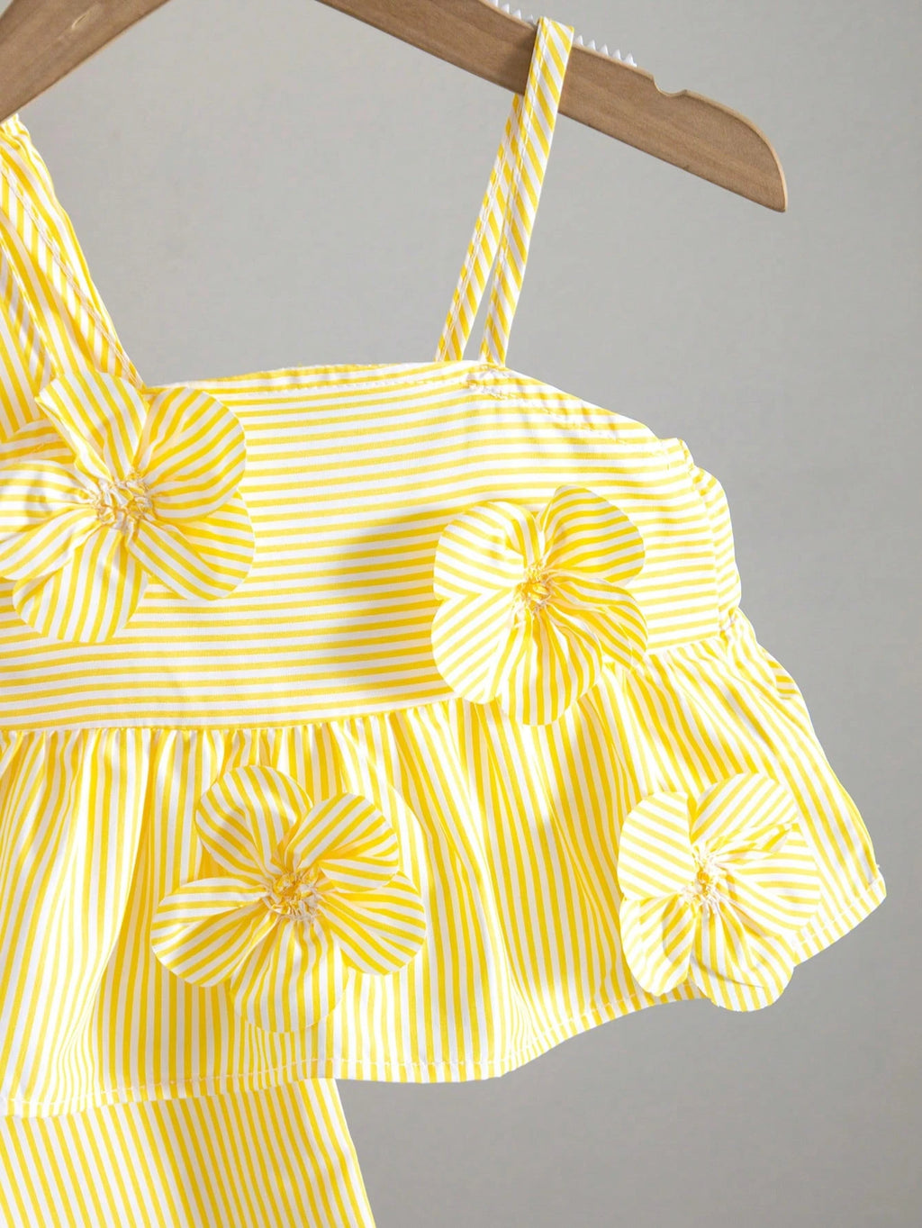 Ensemble 2 pièces bébé fille débardeur à rayures et nœud et pantalon taille élastique jaune