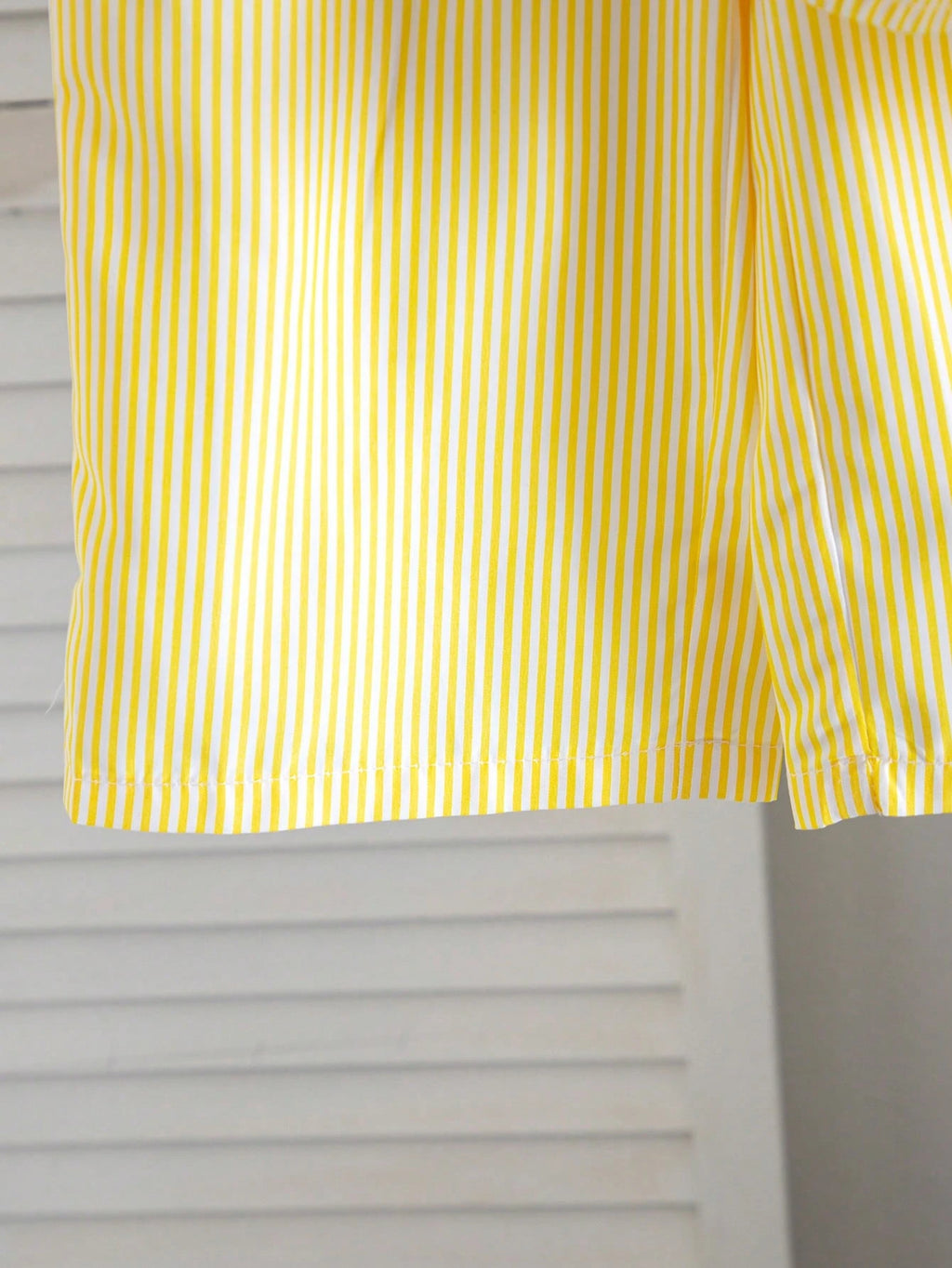Ensemble 2 pièces bébé fille débardeur à rayures et nœud et pantalon taille élastique jaune