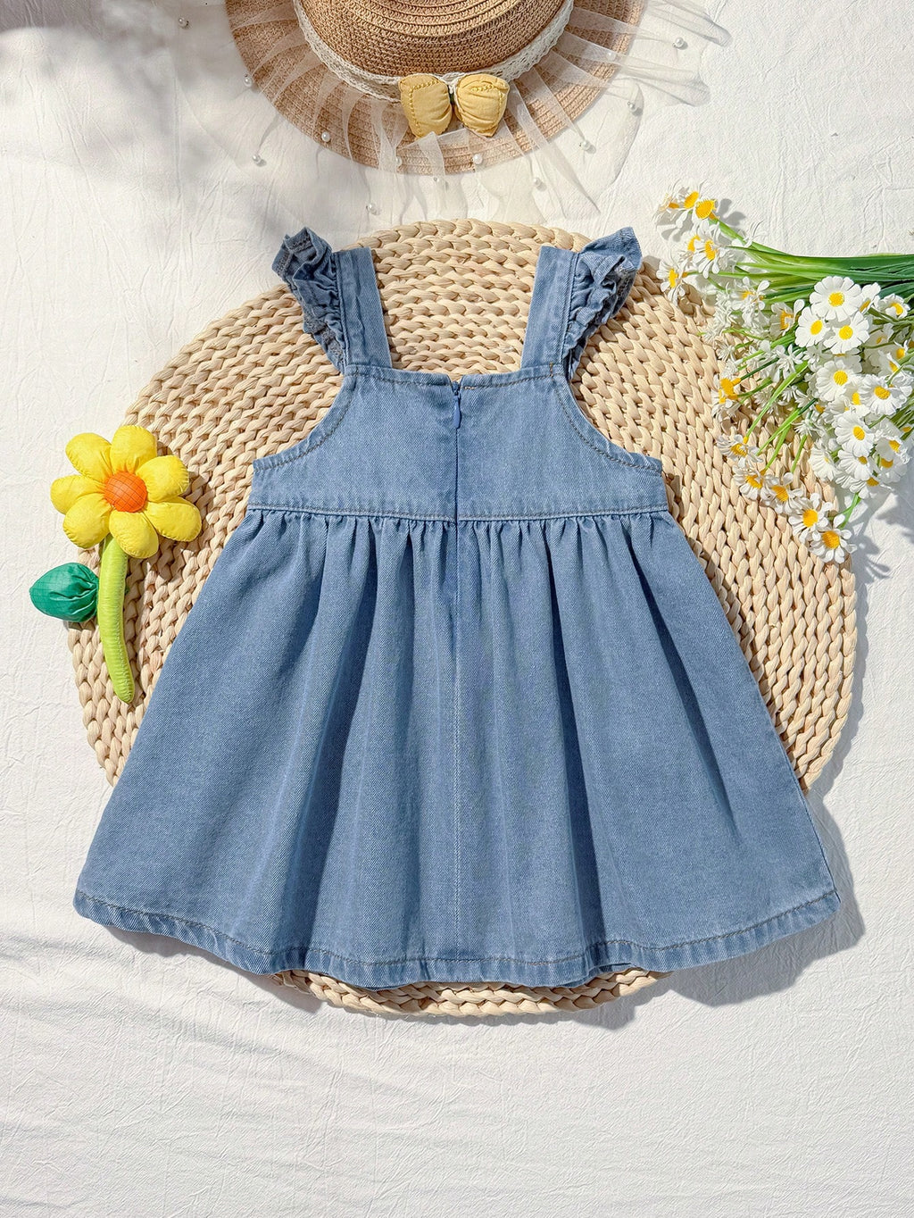 Robe en jean Bambinoo x Cozy Pixies pour bébé fille à motif floral marguerite et taille cintrée