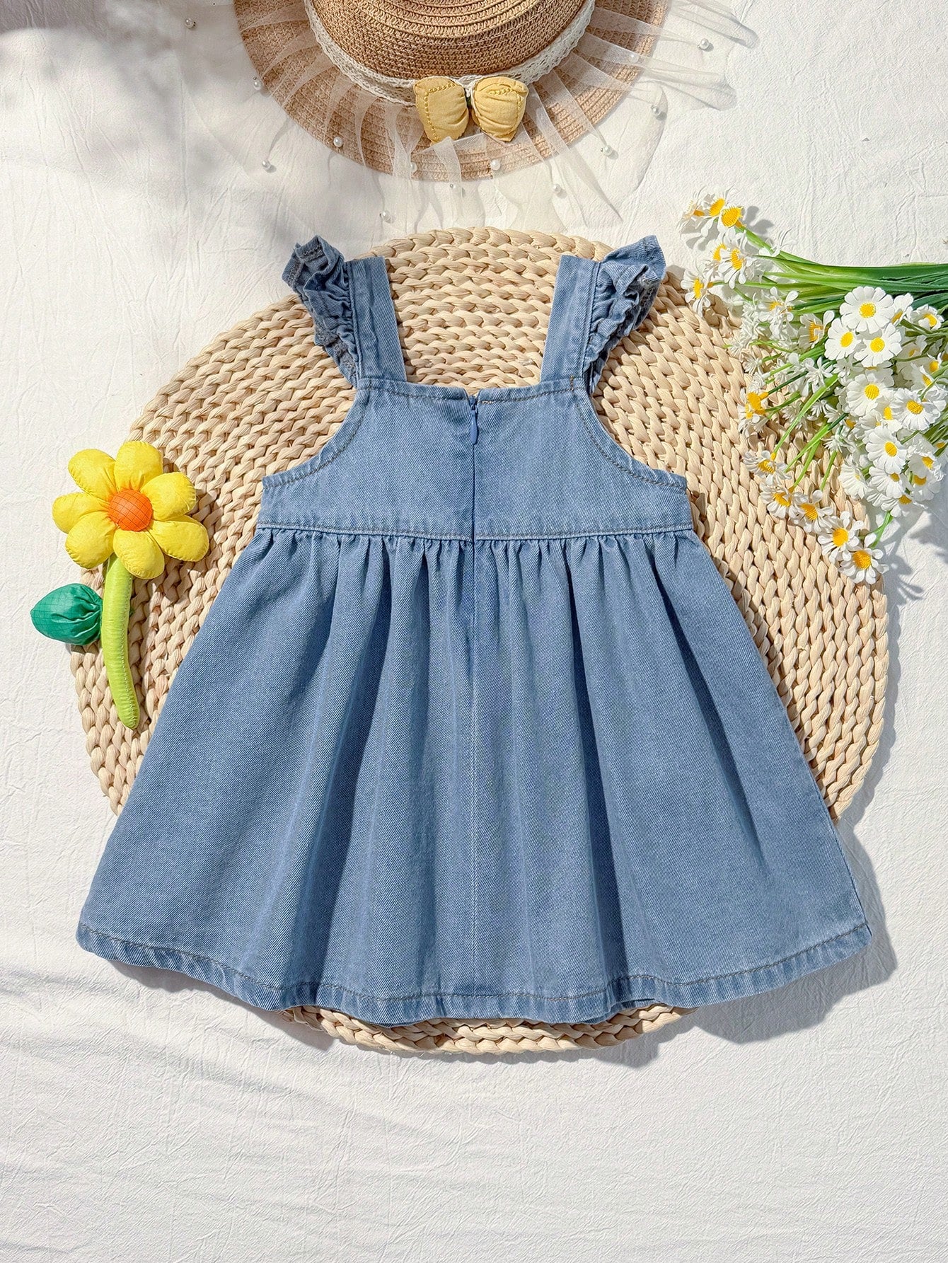 Robe en jean Bambinoo x Cozy Pixies pour bébé fille à motif floral marguerite et taille cintrée