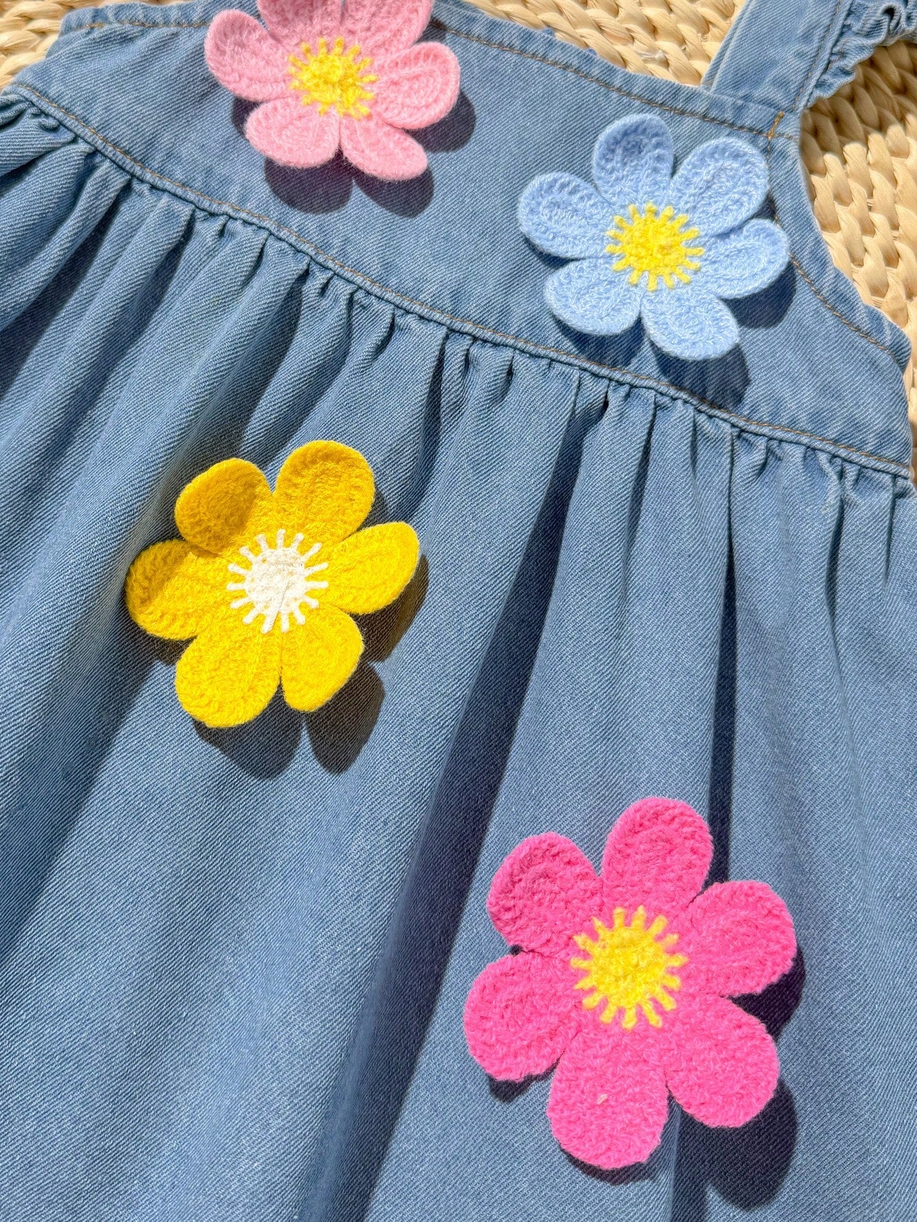 Robe en jean Bambinoo x Cozy Pixies pour bébé fille à motif floral marguerite et taille cintrée