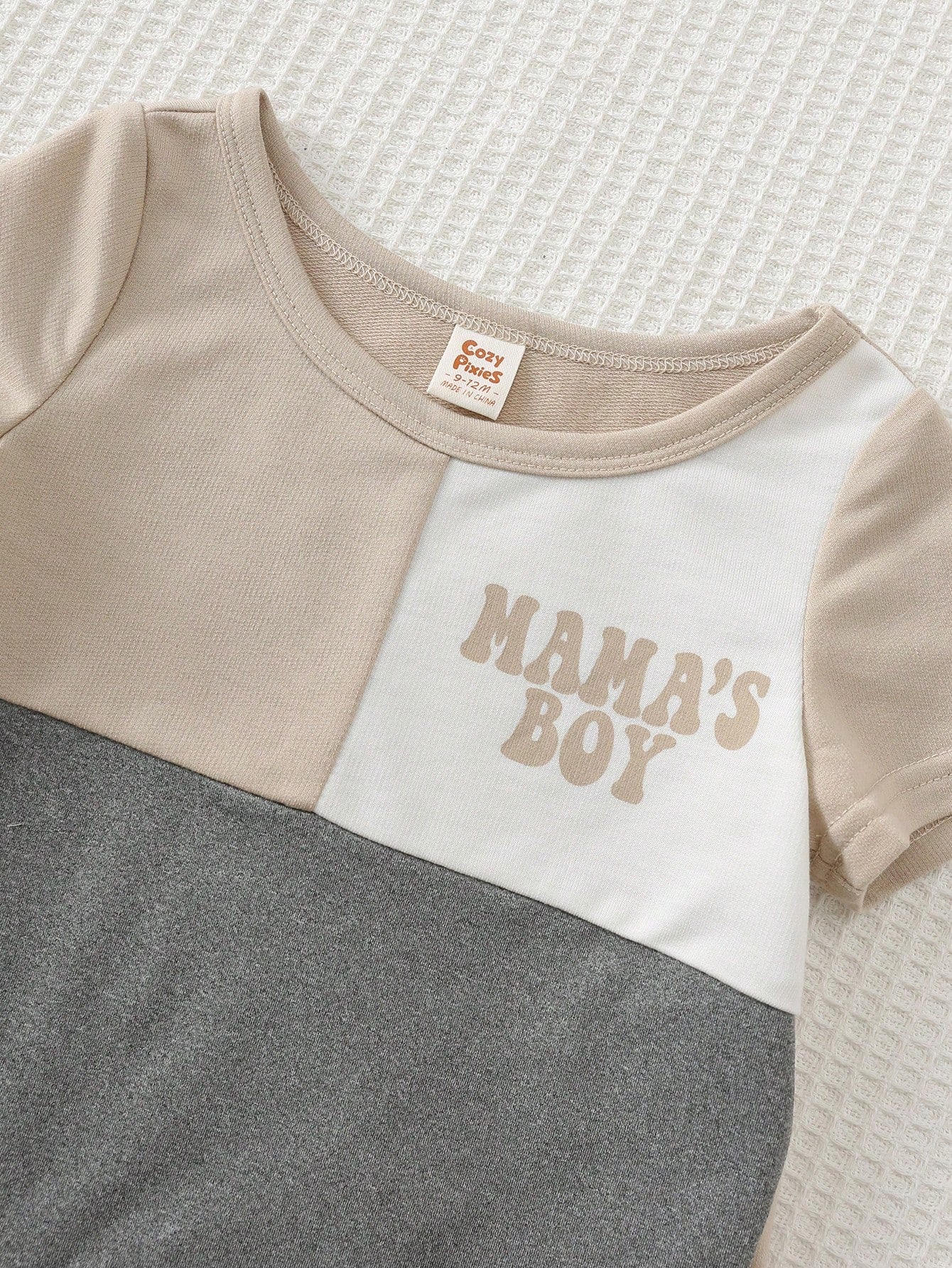Ensemble deux pièces Bambinoo x Cozy Pixies pour bébé garçon, pull tricoté imprimé lettres et short, multicolore