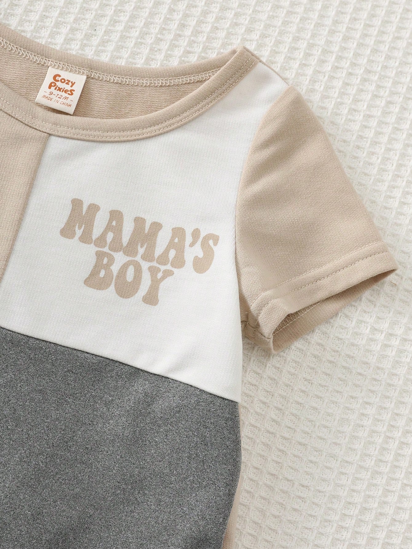 Ensemble deux pièces Bambinoo x Cozy Pixies pour bébé garçon, pull tricoté imprimé lettres et short, multicolore