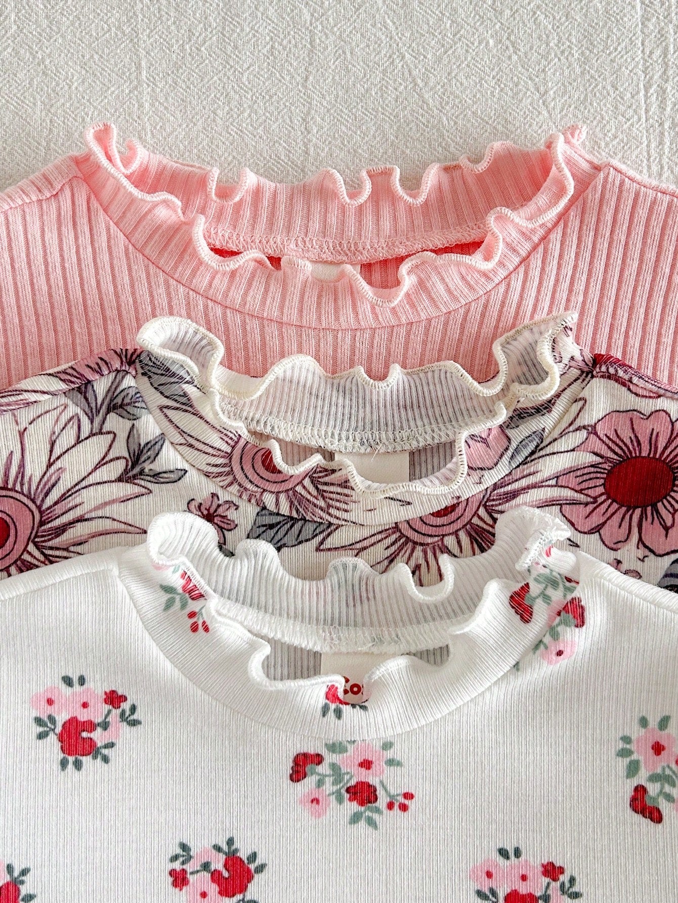 Ensemble 3 pièces de barboteuse et short fleuri et rayé Bambinoo x Cozy Pixies pour bébé fille