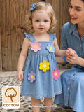 Robe en jean Bambinoo x Cozy Pixies pour bébé fille à motif floral marguerite et taille cintrée