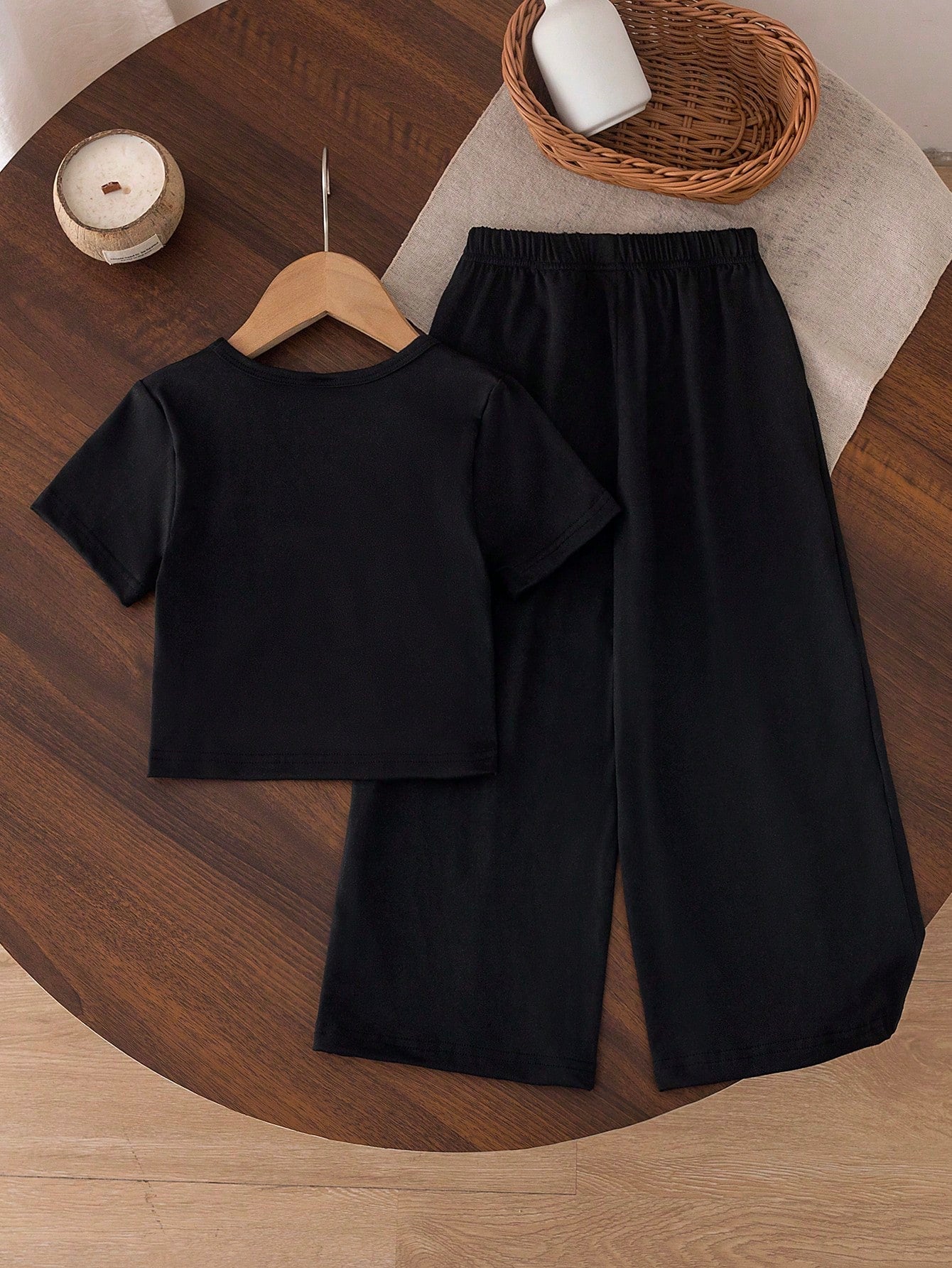 SHEIN Genkimix Kids Young Girls New Fashion Light Gray Short Sleeve T-Shirt + Wide Leg Long Pants With 3D Black Bow Decoration 2pcs Set, Suitable For Daily Casual School Black