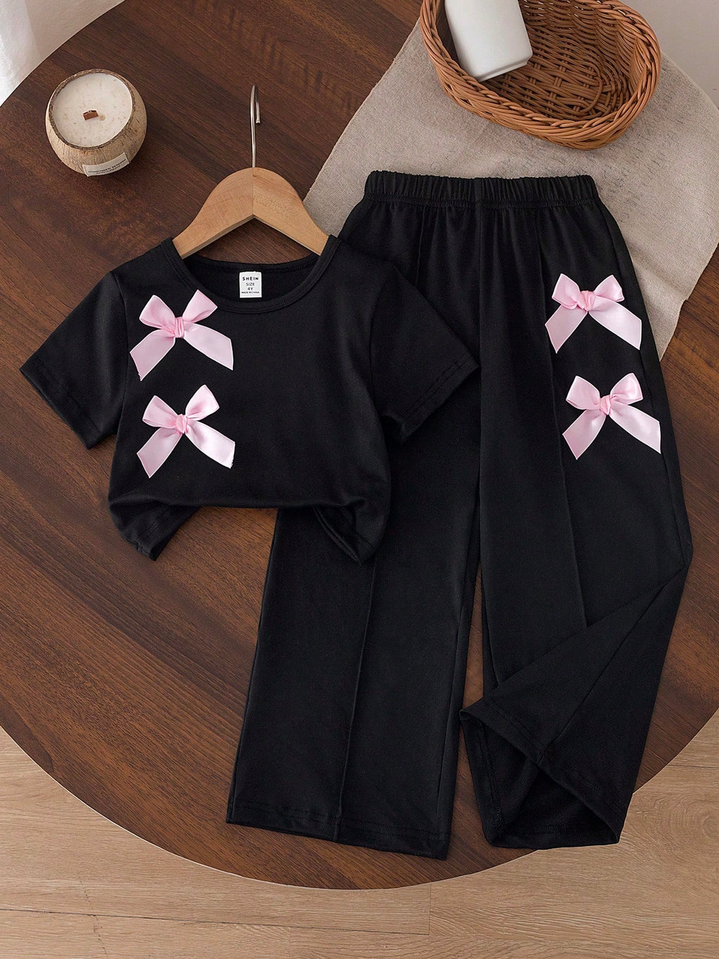SHEIN Genkimix Kids Young Girls New Fashion Light Gray Short Sleeve T-Shirt + Wide Leg Long Pants With 3D Black Bow Decoration 2pcs Set, Suitable For Daily Casual School Black