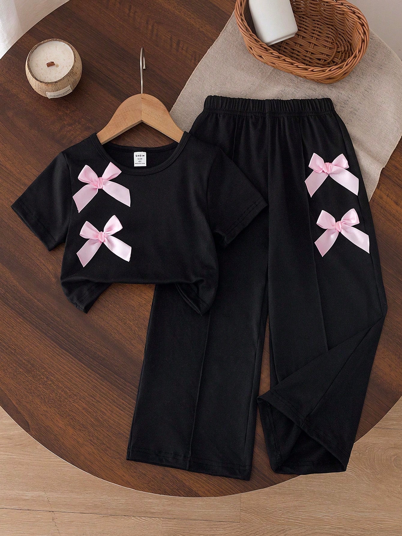 SHEIN Genkimix Kids Young Girls New Fashion Light Gray Short Sleeve T-Shirt + Wide Leg Long Pants With 3D Black Bow Decoration 2pcs Set, Suitable For Daily Casual School Black