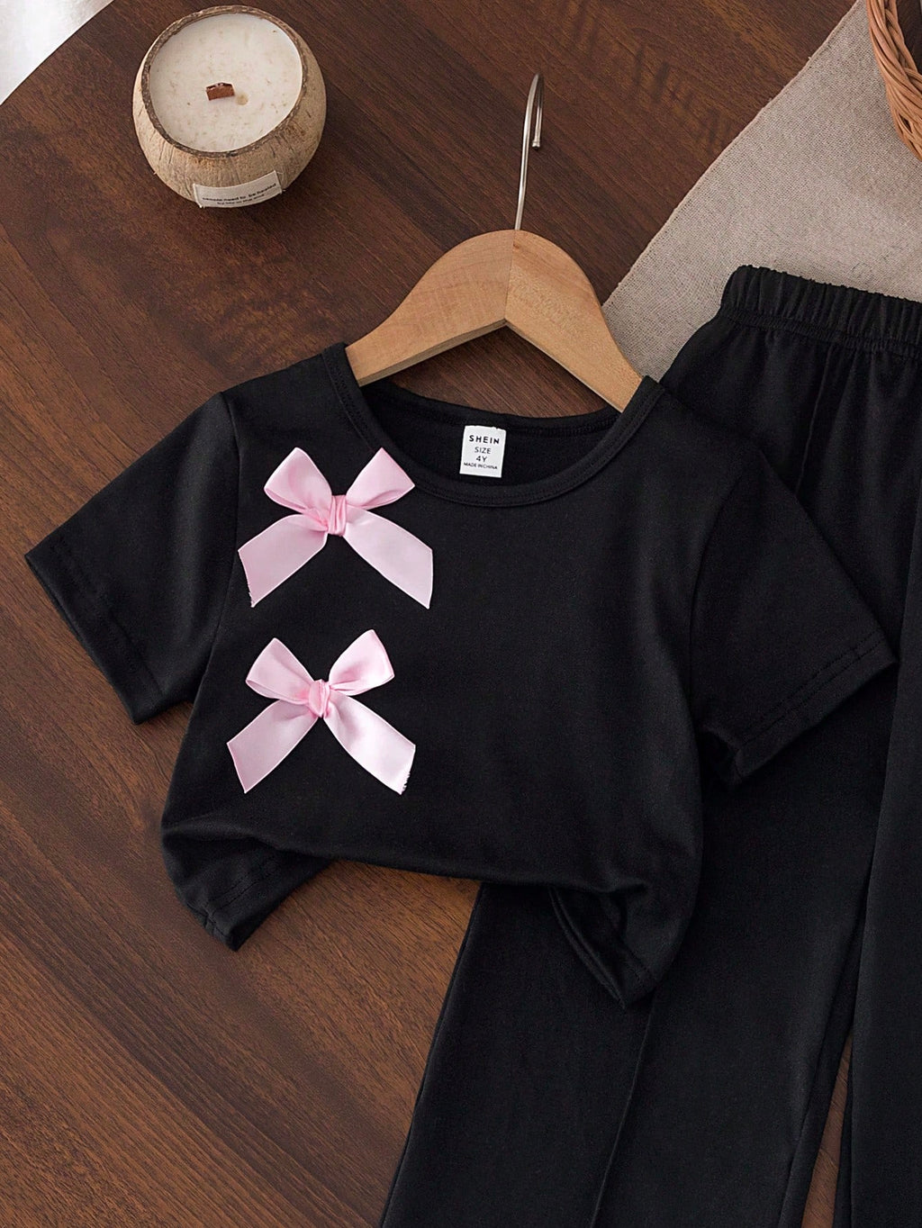 SHEIN Genkimix Kids Young Girls New Fashion Light Gray Short Sleeve T-Shirt + Wide Leg Long Pants With 3D Black Bow Decoration 2pcs Set, Suitable For Daily Casual School Black