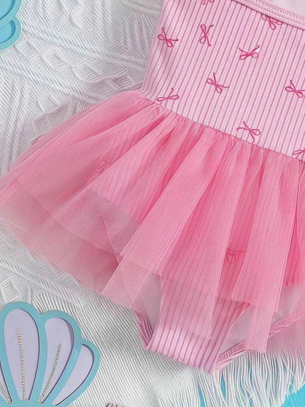 Maillot de bain Bambinoo x Cozy Pixies à rayures et nœud imprimé, maille patchwork pour bébé fille - 1 pièce bleu