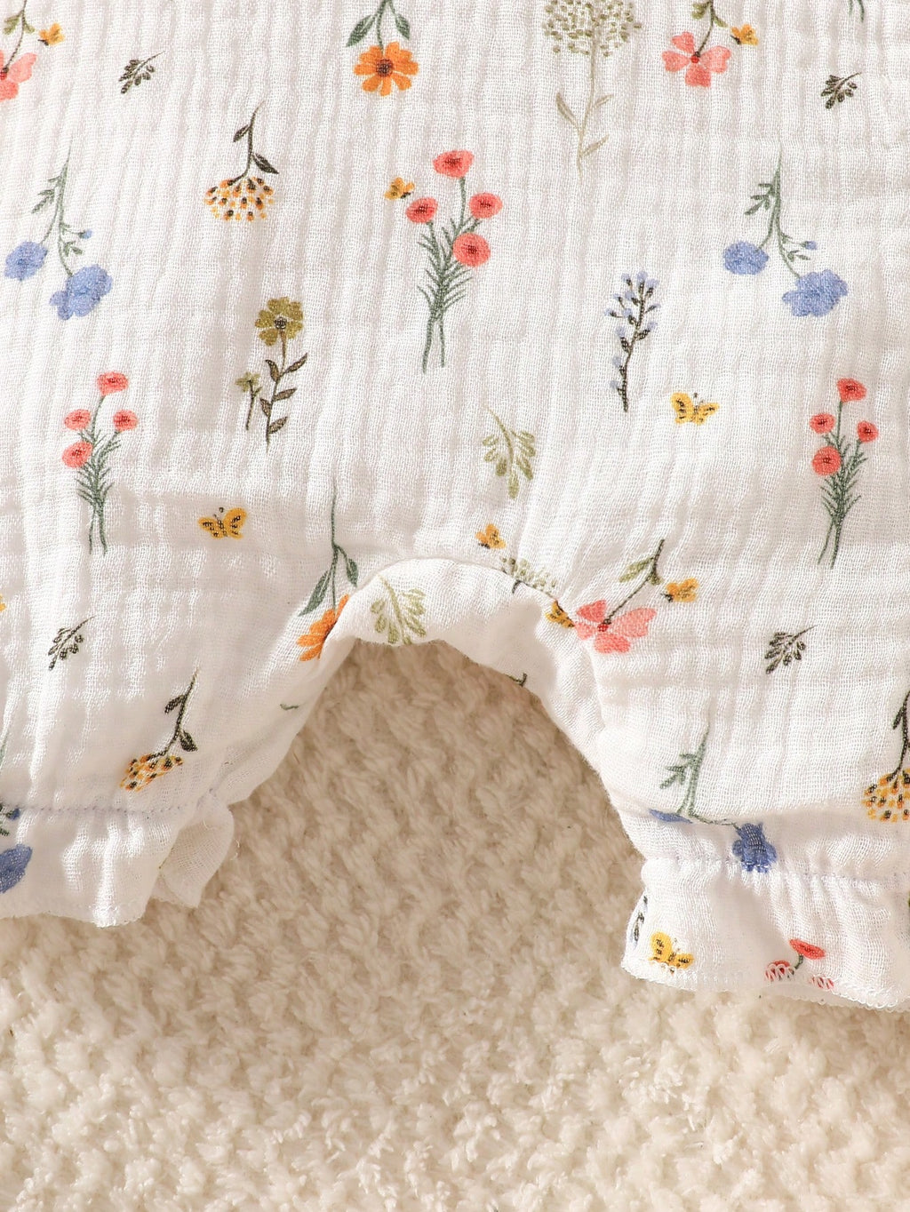 SHEIN Combinaison décontractée pour bébé fille avec imprimé floral et manches bouffantes Playful Pals