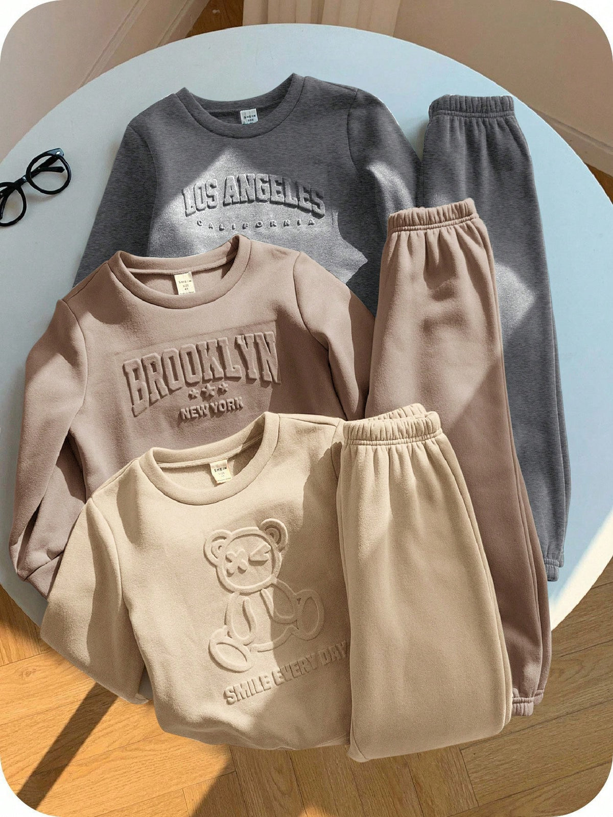 Ensemble 6 pièces Bambinoo x Playful Pals pour garçons : Sweat-shirt et pantalon imprimés de lettres