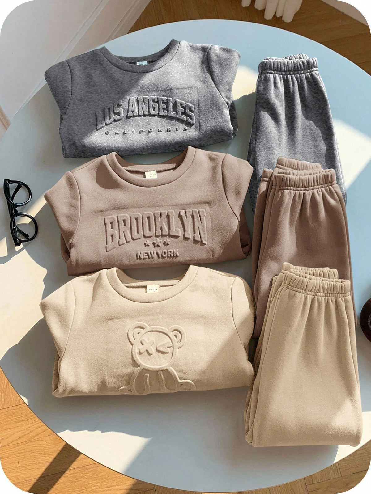 Ensemble 6 pièces Bambinoo x Playful Pals pour garçons : Sweat-shirt et pantalon imprimés de lettres
