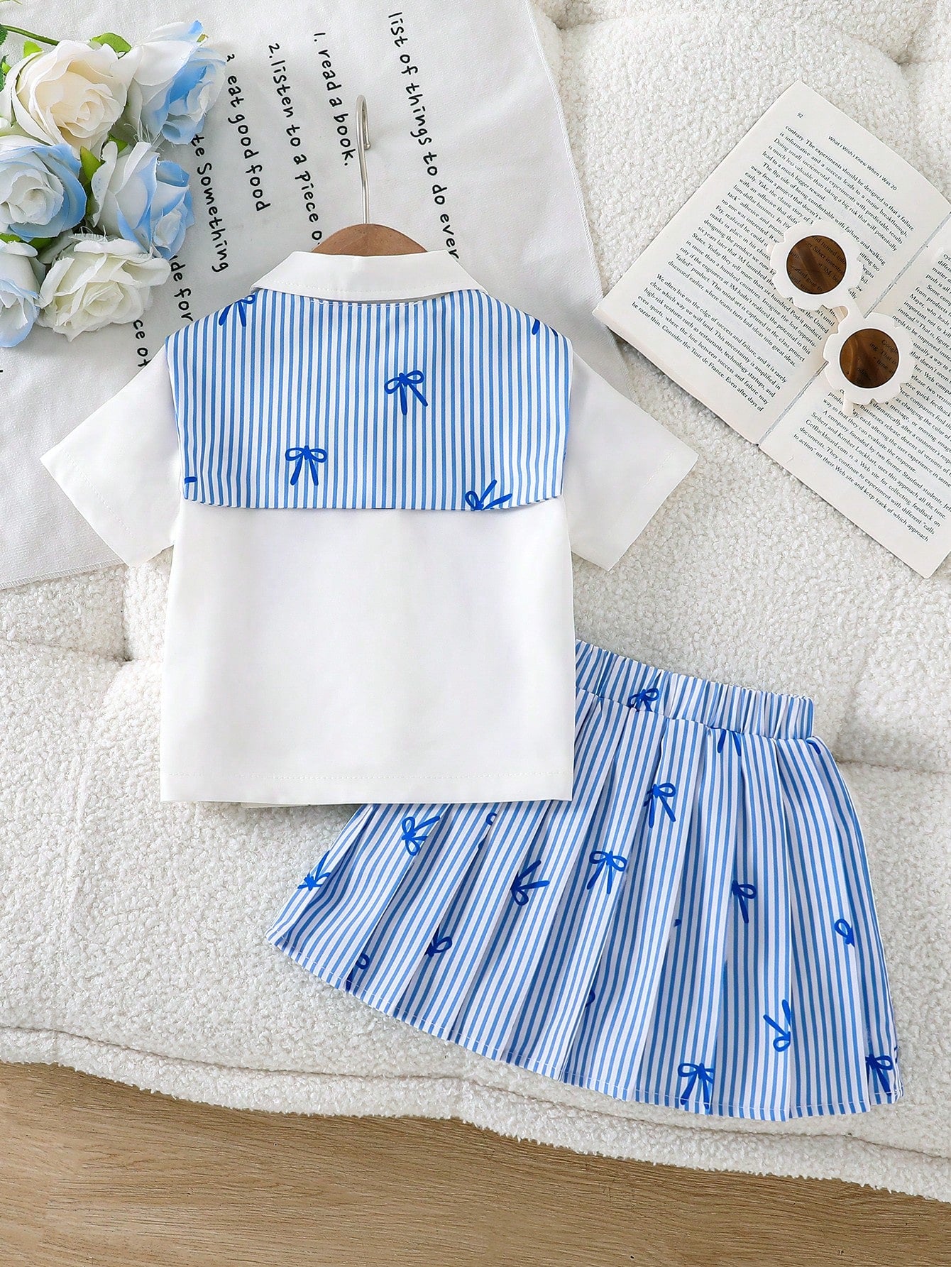 Ensemble SHEIN Vintaside pour enfants : Chemise rayée bleu marine avec châle et jupe plissée