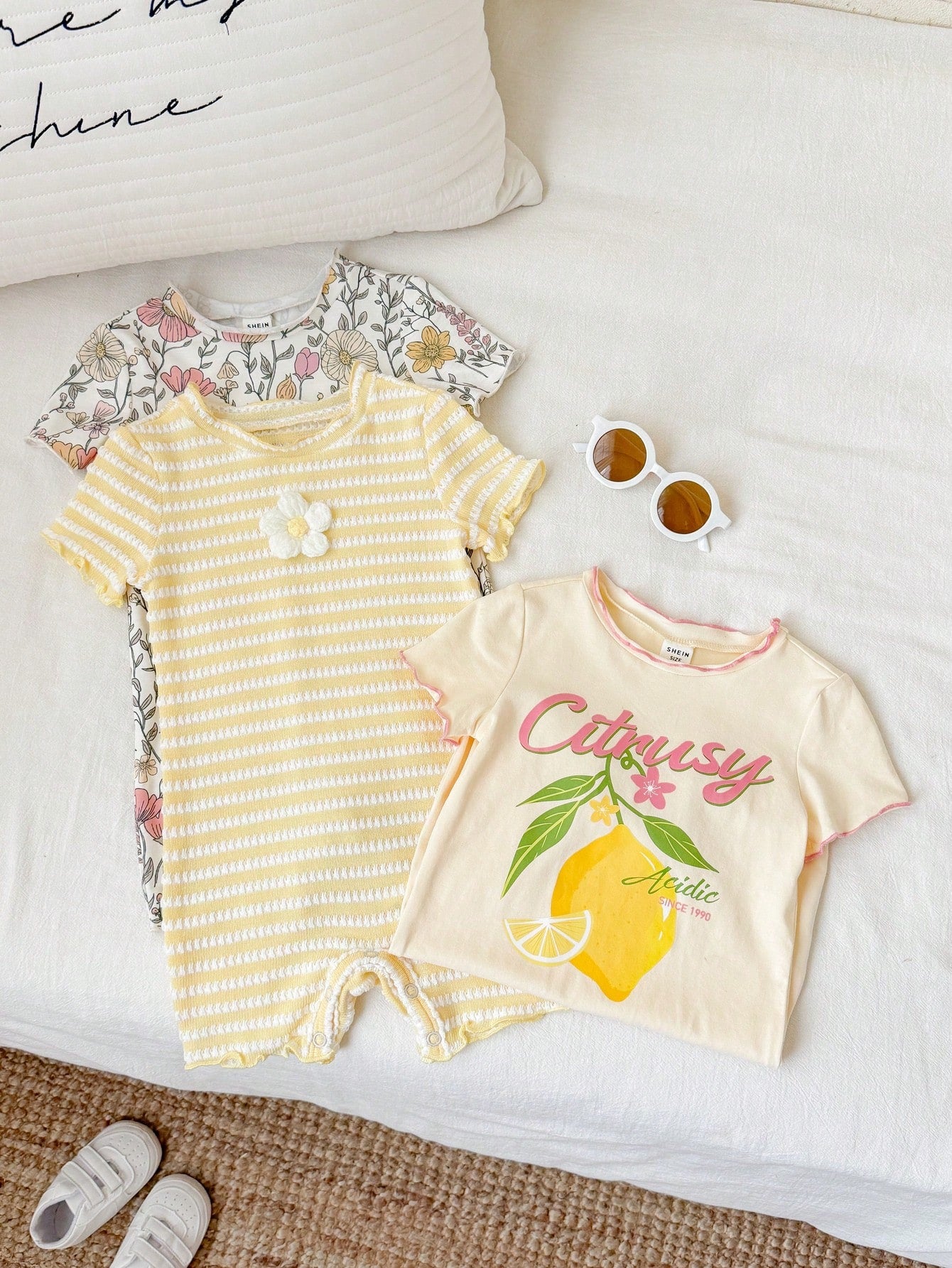 Ensemble 3 pièces barboteuse et short fleuri et rayé pour bébé fille Bambinoo x Cozy Pixies