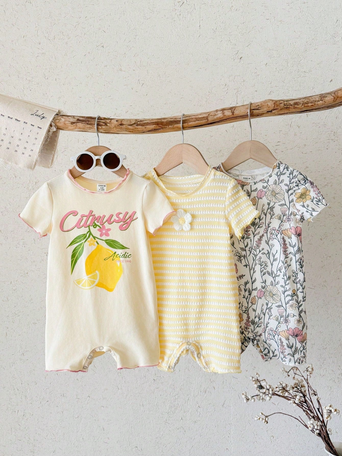 Ensemble 3 pièces barboteuse et short fleuri et rayé pour bébé fille Bambinoo x Cozy Pixies
