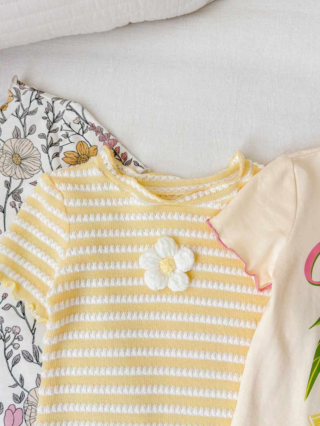 Ensemble 3 pièces barboteuse et short fleuri et rayé pour bébé fille Bambinoo x Cozy Pixies