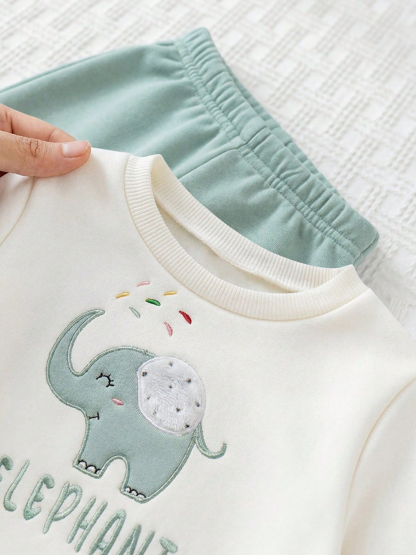 Ensemble pull et pantalon en molleton pour bébé garçon avec dessin animé d'ours Cozy Pixies Multicolore