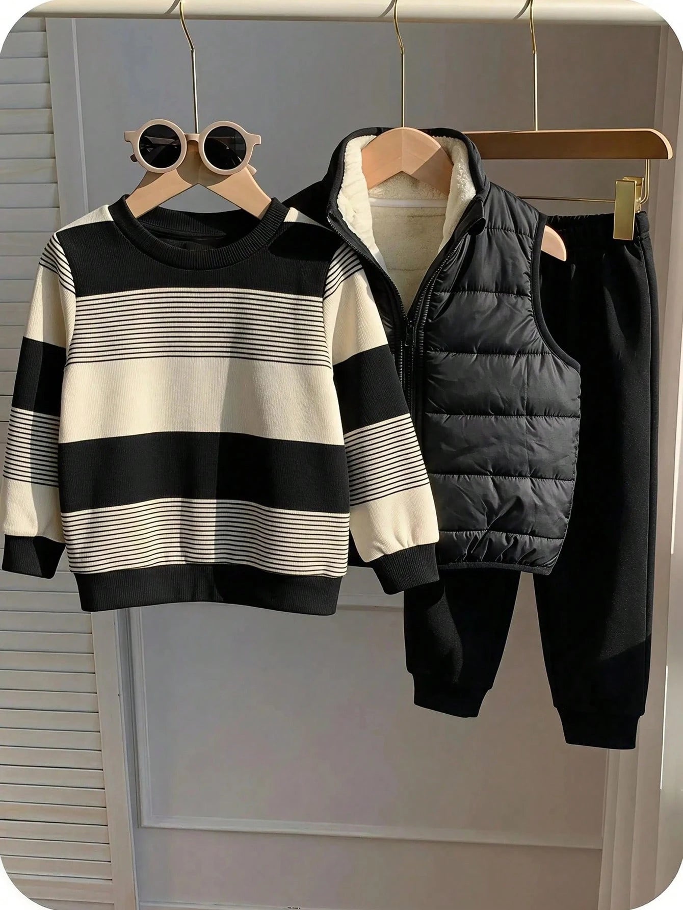 Ensemble 3 pièces gilet thermique, sweat-shirt rayé et pantalon bébé garçon