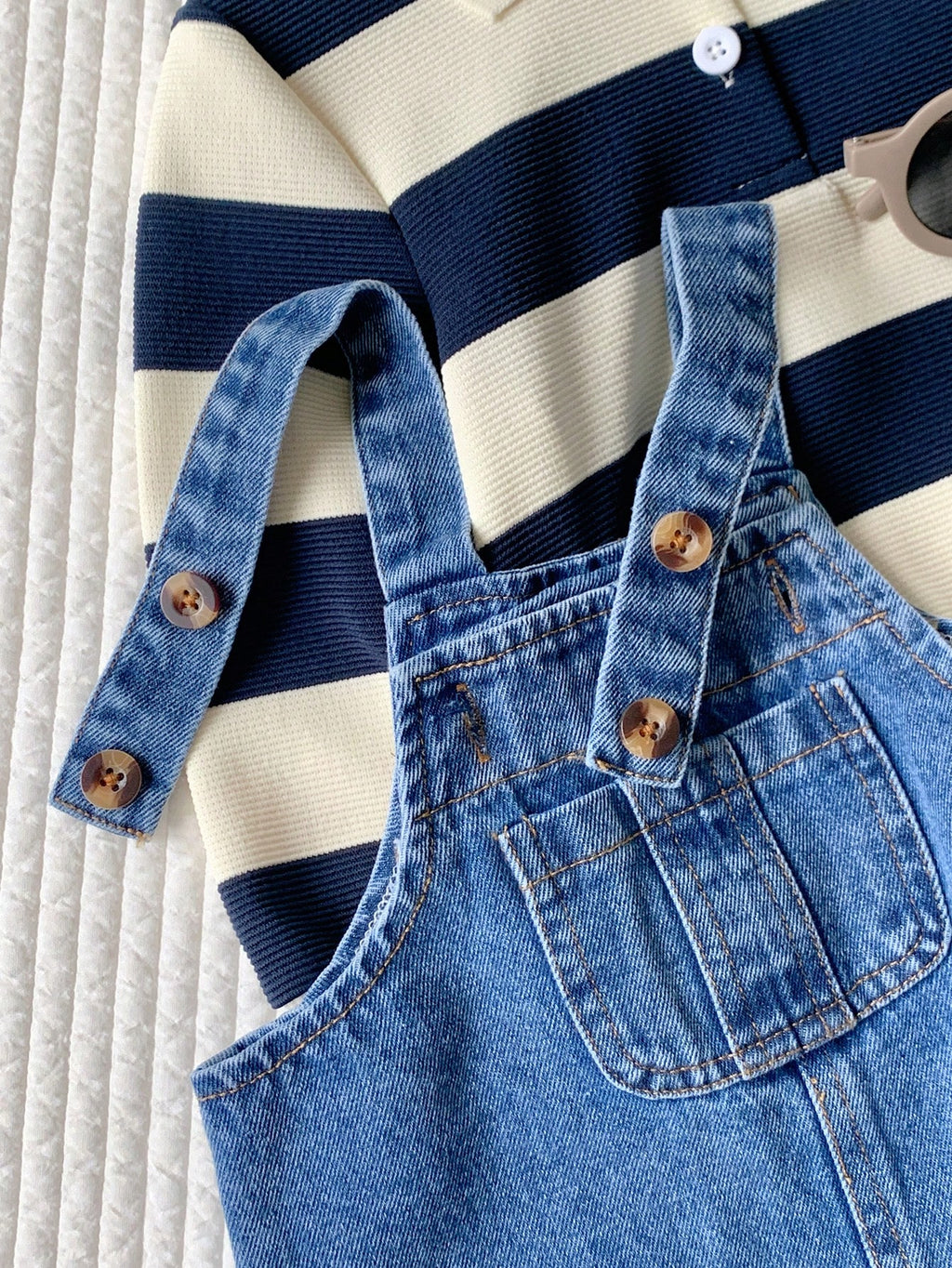 Ensemble 2 pièces unisexe sweat rayé et salopette en jean multicolore