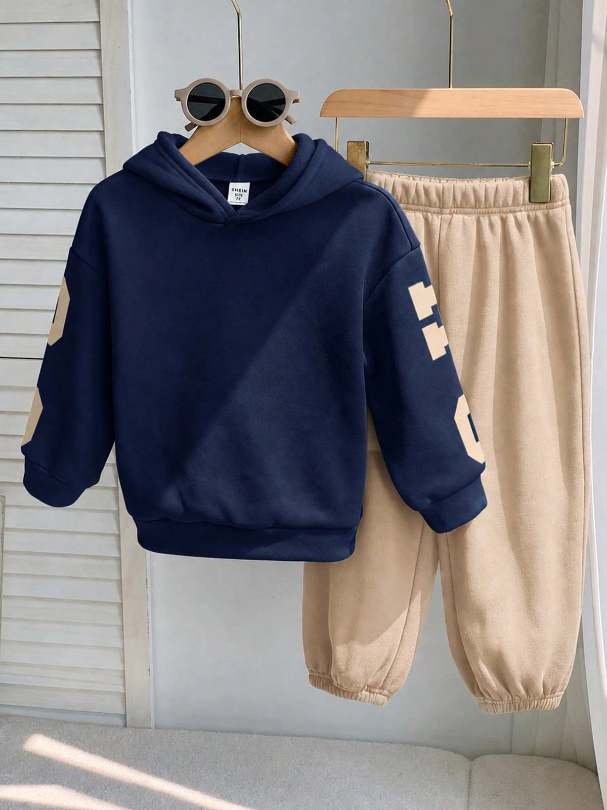 Ensemble sweat à capuche imprimé lettres et pantalon à taille élastique Bambinoo x Playful Pals pour garçons