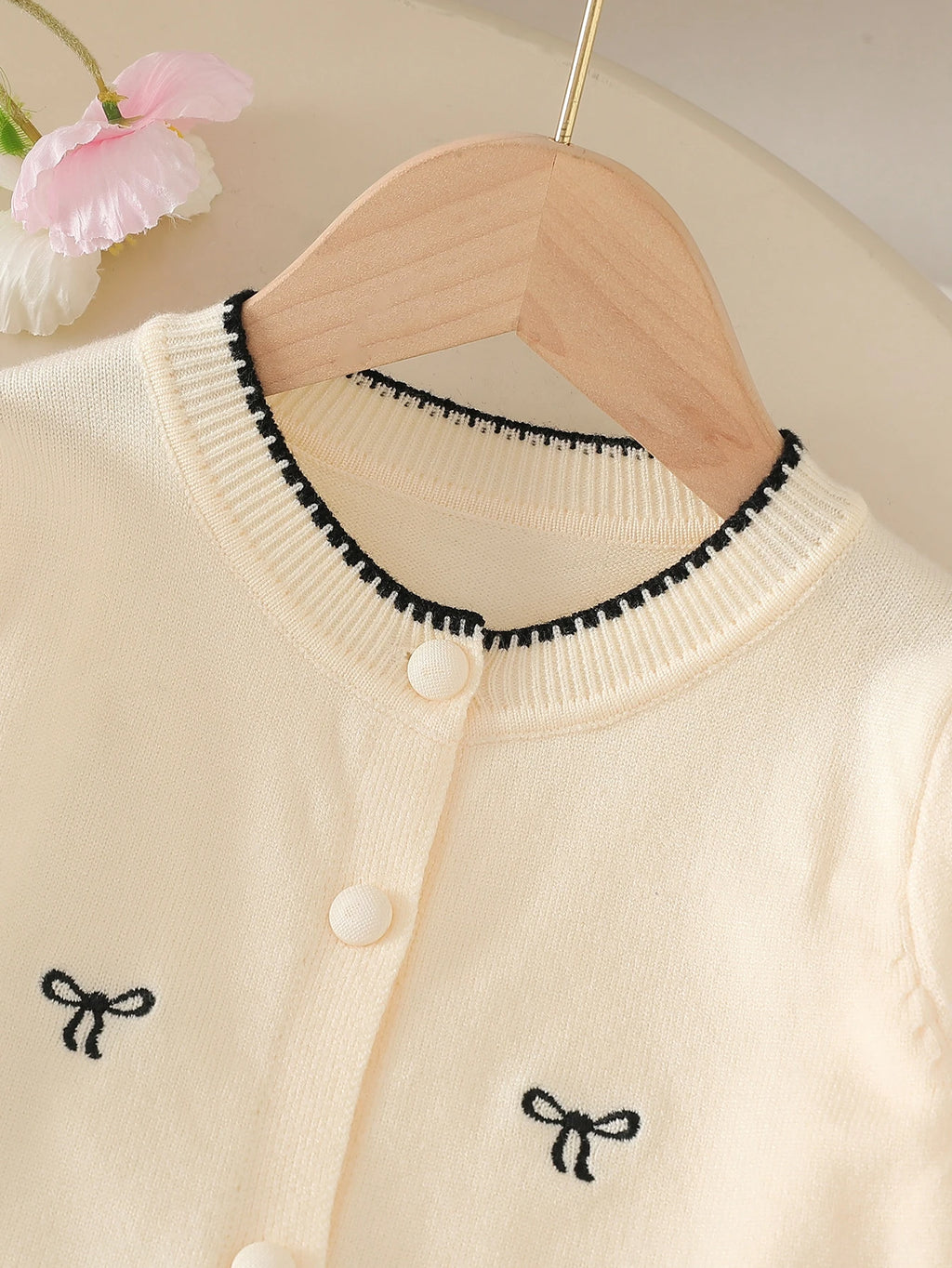 Ensemble 2 pièces composé d'un gilet en tricot à broderie nœud et d'un pantalon large pour fille