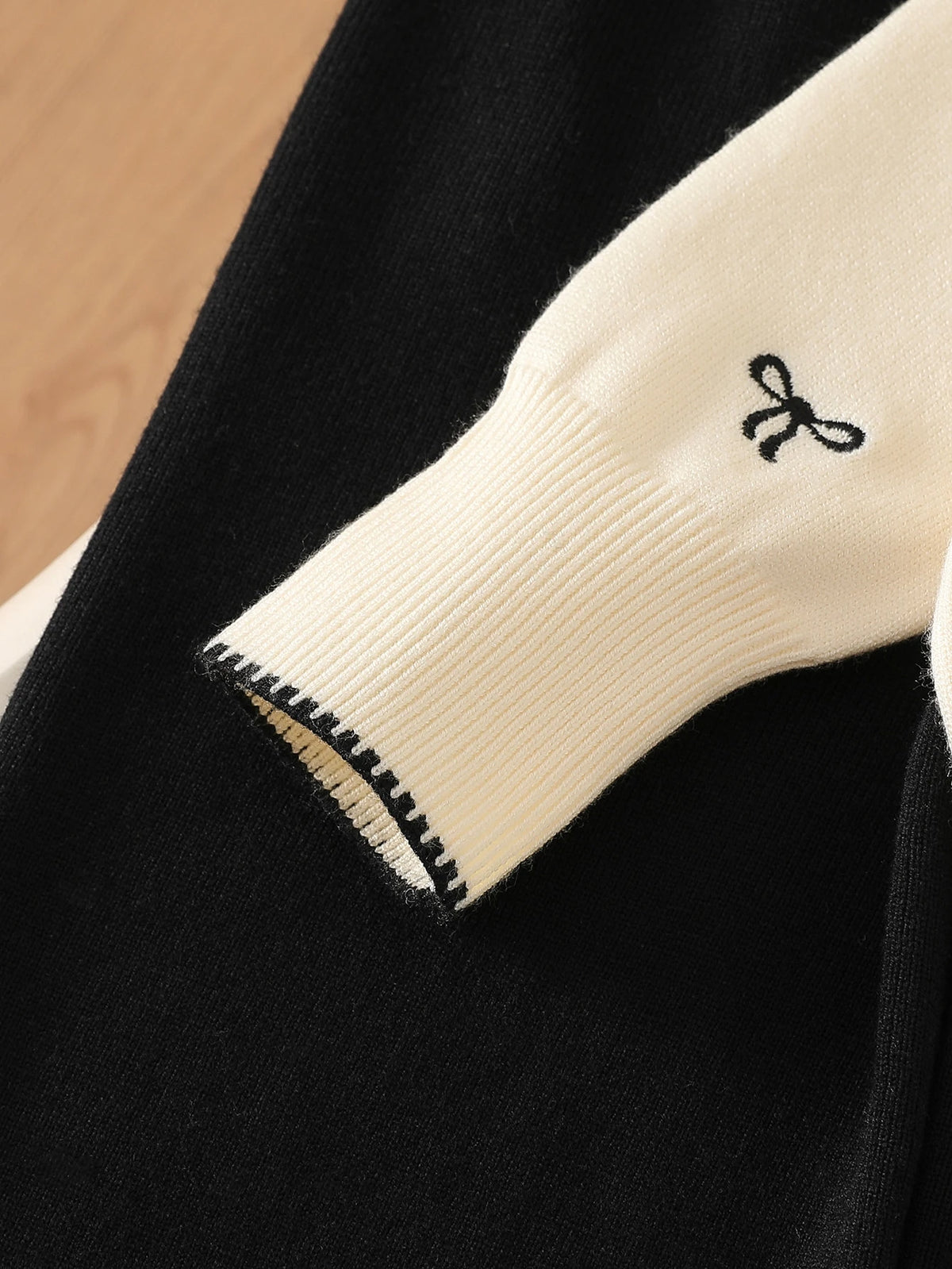 Ensemble 2 pièces composé d'un gilet en tricot à broderie nœud et d'un pantalon large pour fille