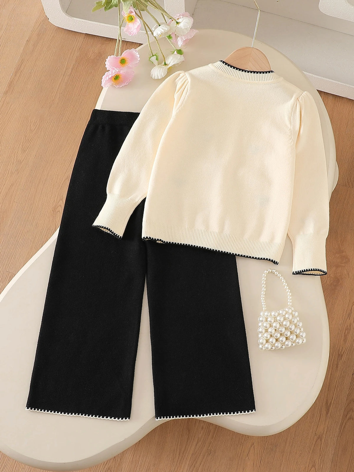 Ensemble 2 pièces composé d'un gilet en tricot à broderie nœud et d'un pantalon large pour fille