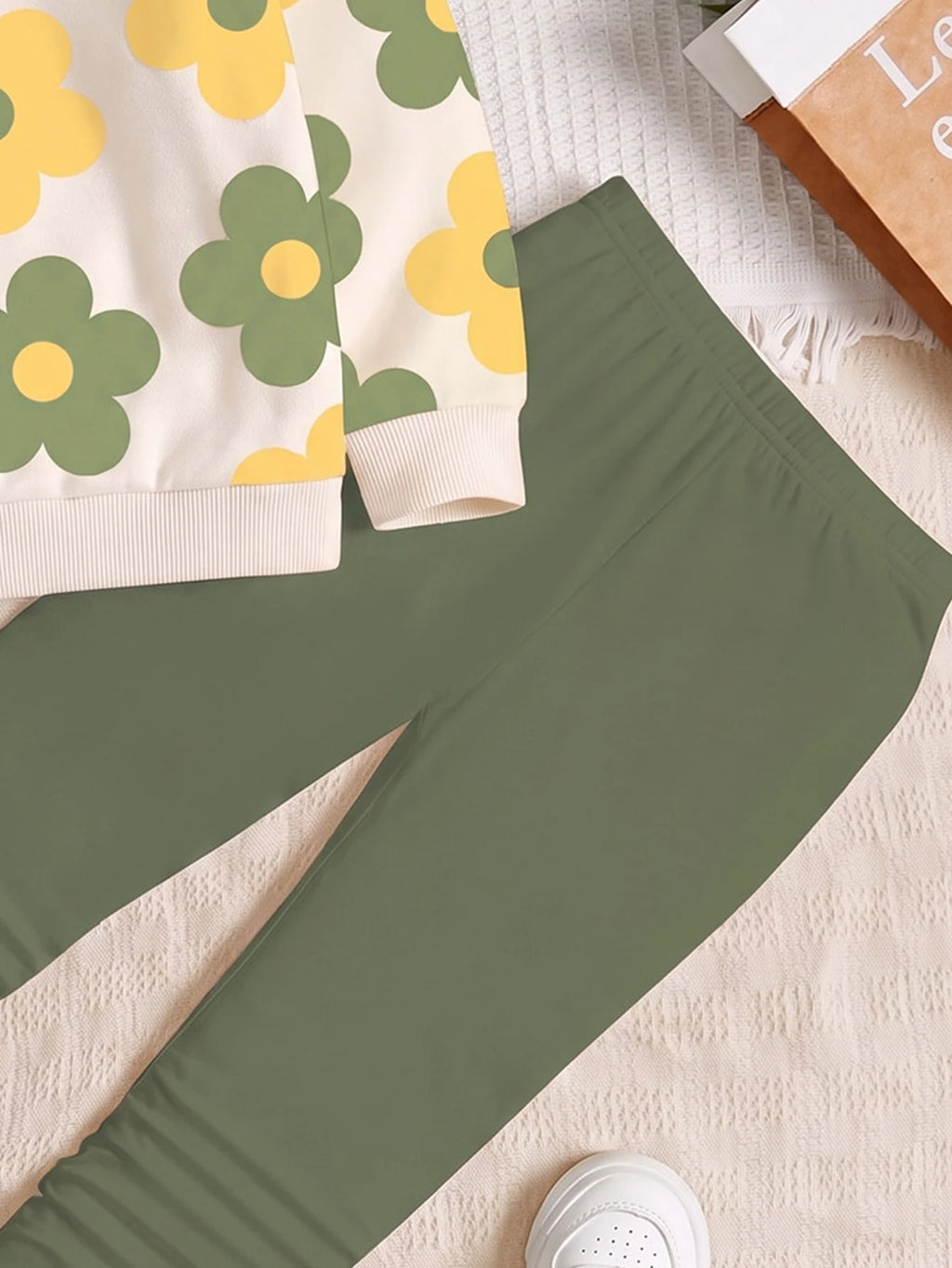 Young Girl Crew Neck Long Sleeve Sweatshirt Leggings 2 Piece Set
