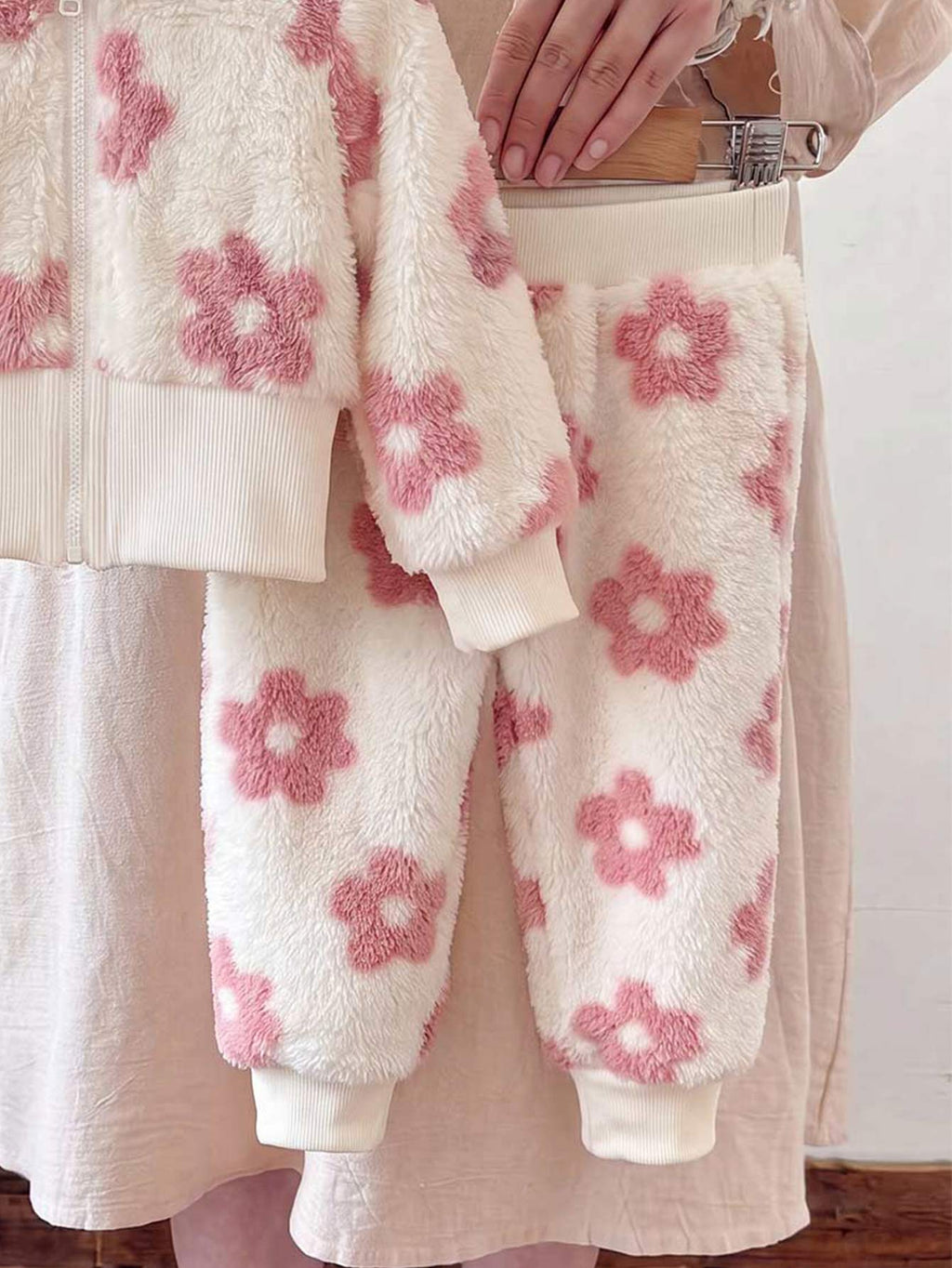 Ensemble veste à col montant et pantalon à fleurs en tissu duveteux pour bébé fille