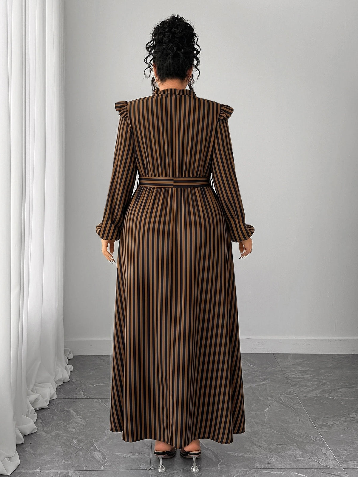 Robe décontractée à manches longues et col montant grande taille Elenzga marron